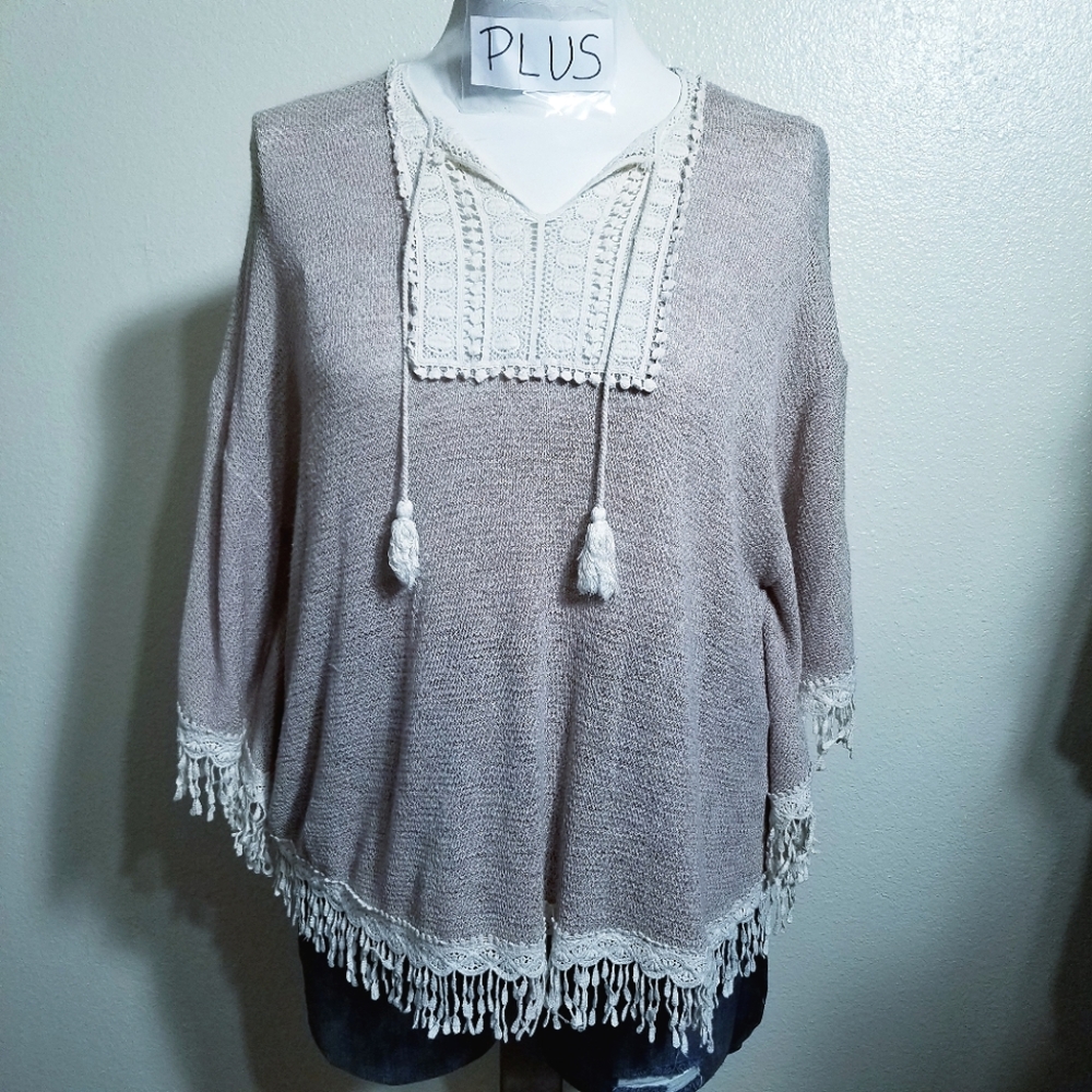 Plus Size crochet detail top - Picture 2 of 9